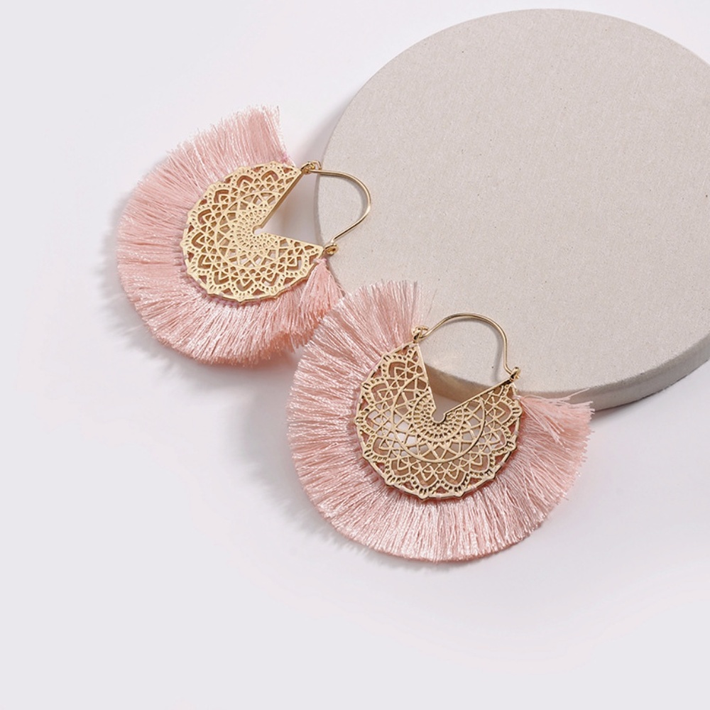 Tassel hoop earrings - Picture 3 of 7